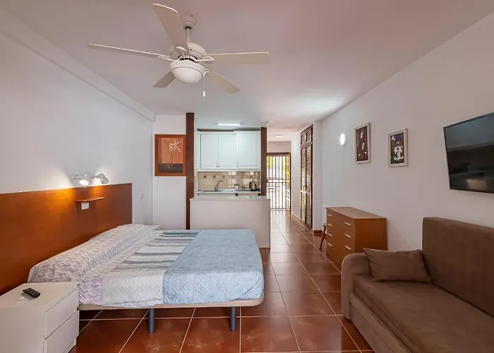 Апартаменти Go2tenerife Apart'elisa Near The & Pool View *