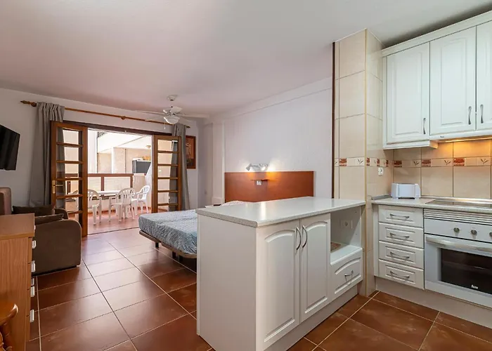 Апартаменти Go2tenerife Apart'elisa Near The & Pool View *